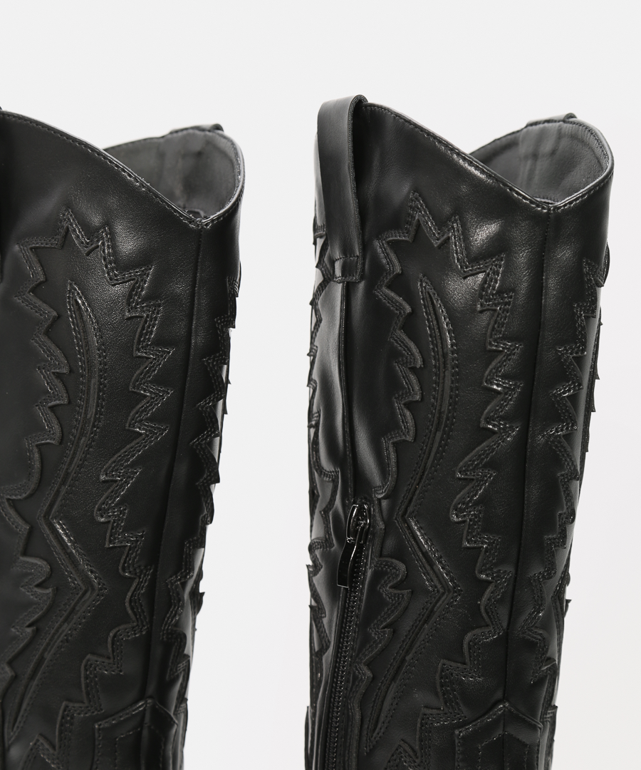 Botas cowboy bordado media caña tacón  image number null